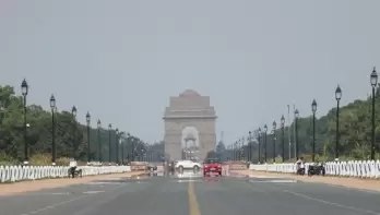 Clear sky in Delhi, air quality moderate